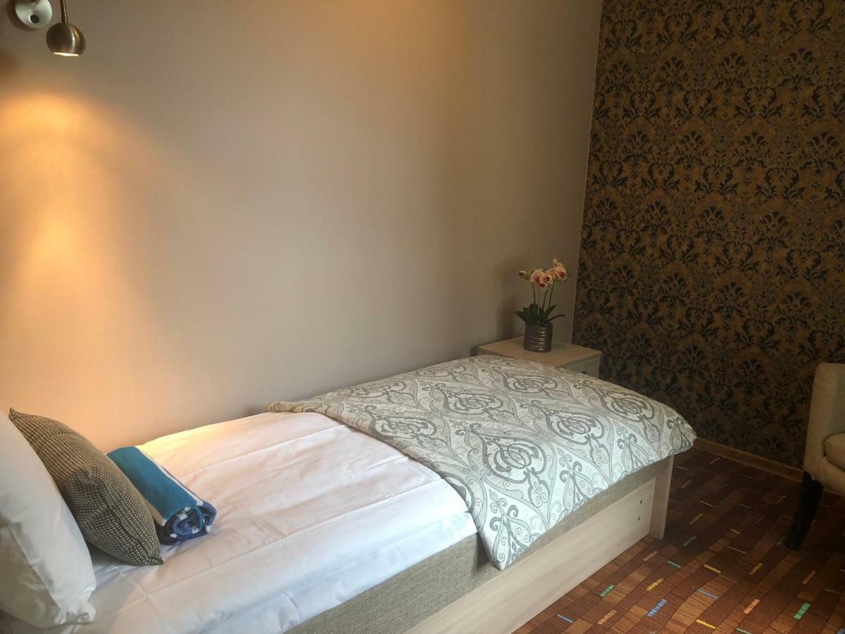 Villa Kadriorg Hostel Tallinn Extérieur photo