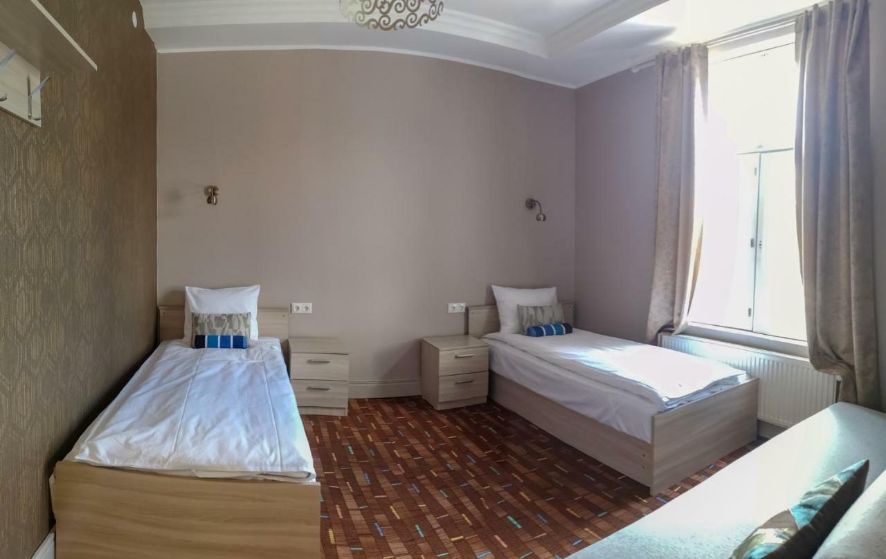Villa Kadriorg Hostel Tallinn Extérieur photo