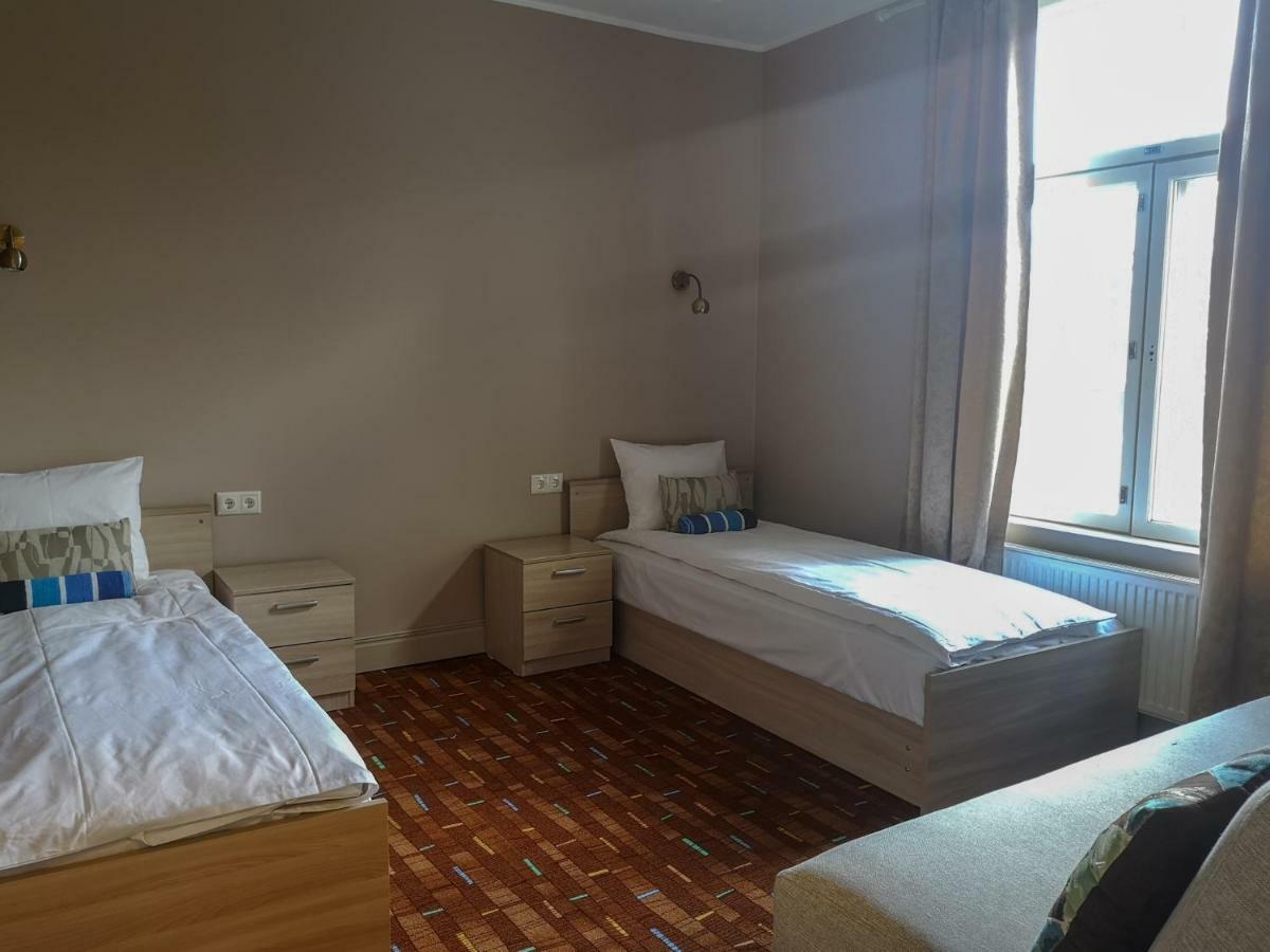 Villa Kadriorg Hostel Tallinn Extérieur photo